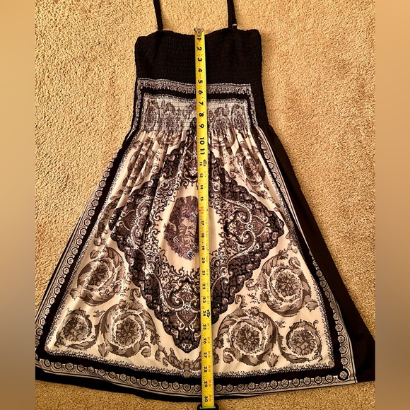 Black & White Dress - Picture 5 of 6